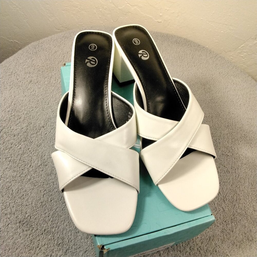 Rekayla Womans Shoes White Block Heeled Sandals Size 9 Mule Criss-cross